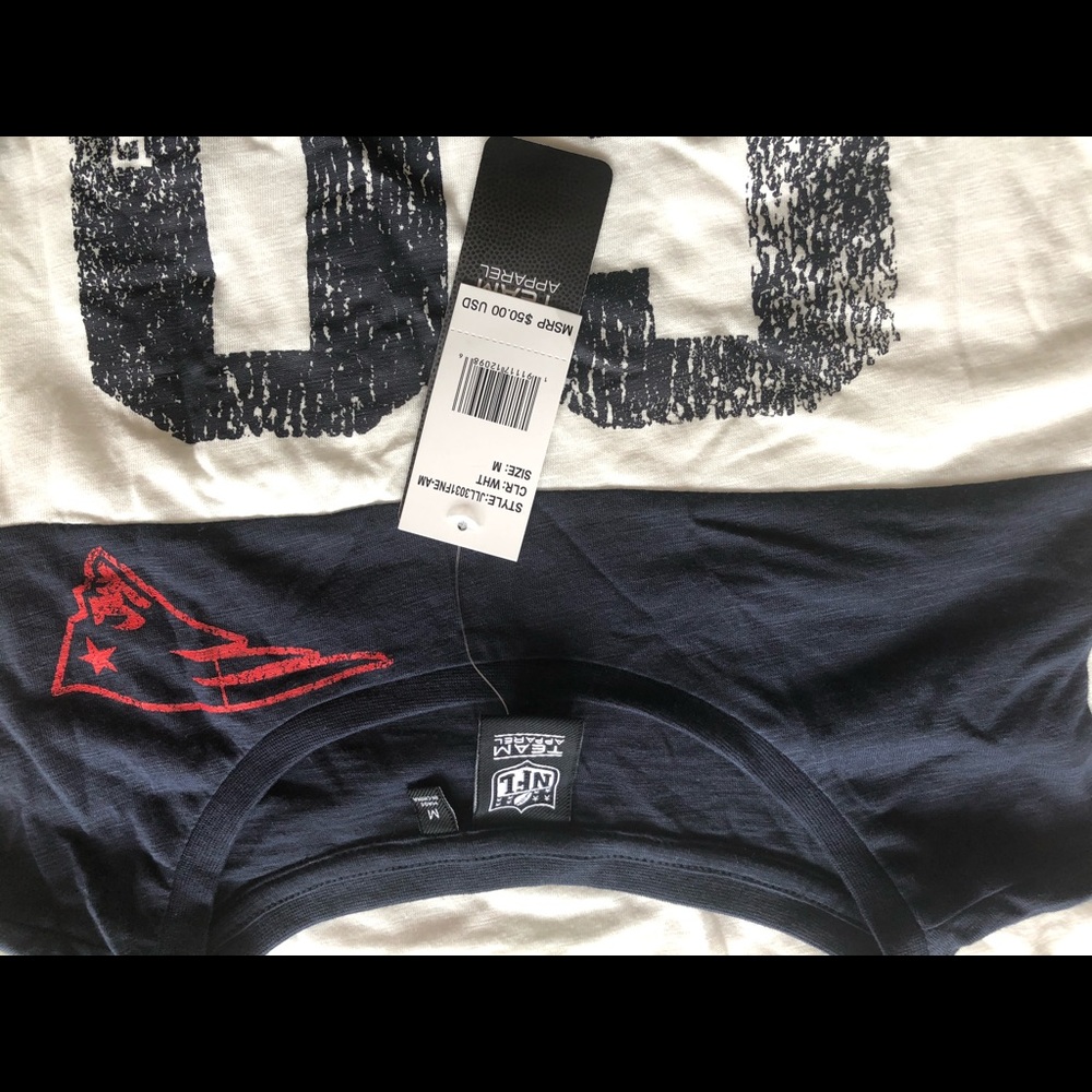 NWT Women’s Official NFL shirt Medium